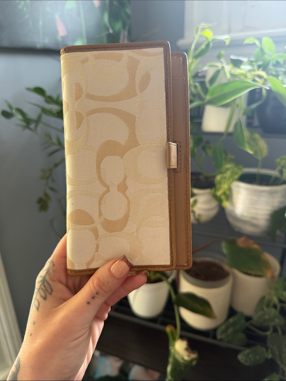 C cheque book holder